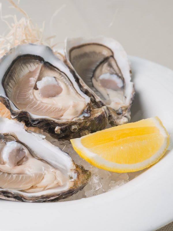 oysters-with-lemon-2023-11-27-05-21-47-utc
